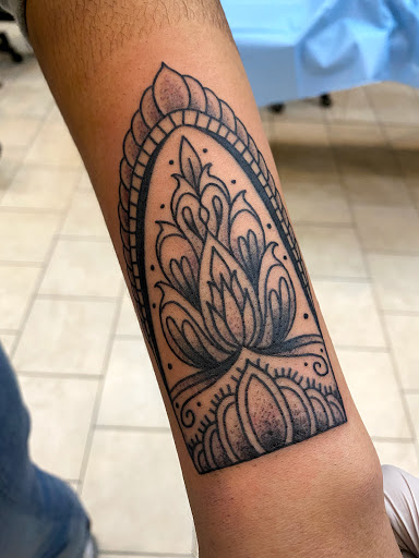 Tattoo Shop «Old Soul Tattoo Club», reviews and photos, 2780 Orchard Lake Rd, Keego Harbor, MI 48320, USA