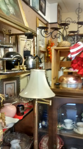 Thrift Store «L S Thrift Store», reviews and photos, 915 E 1st Ave, Mt Dora, FL 32757, USA