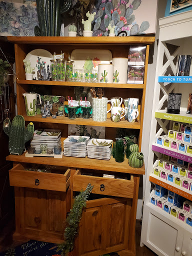 Gift Shop «Sisters Gifts & Boutiques», reviews and photos, 918 10th St, Floresville, TX 78114, USA