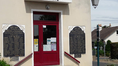 Mairie à Saint-Michel-de-Chavaignes