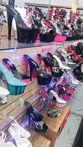 Shoe Store «Footsies Shoe Warehouse», reviews and photos, 1077 Baker St, Costa Mesa, CA 92626, USA