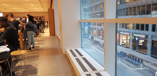 Cell Phone Store «Apple Fifth Avenue», reviews and photos, 767 5th Ave, New York, NY 10153, USA