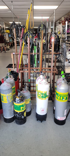 SCUBA Instructor «WOODS & WATER OUTDOOR SPORTS CENTER», reviews and photos, 124 Edwards Ave, Brandon, FL 33510, USA