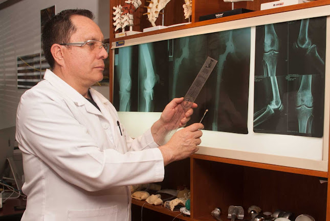 Opiniones de Dr. Paul Salinas Herrera - Traumatólogo en Quito - Cirujano plástico