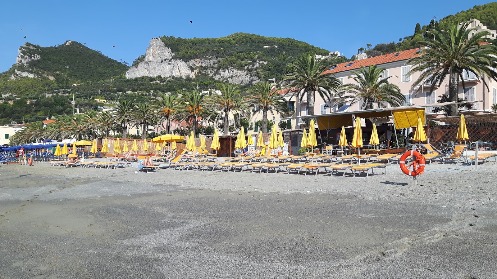Photo de Spiaggia libera di Varigotti - endroit populaire parmi les connaisseurs de la détente