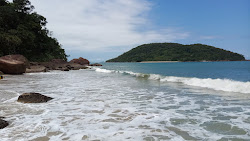 Praia Canto Itaipu'in fotoğrafı dağlarla çevrili