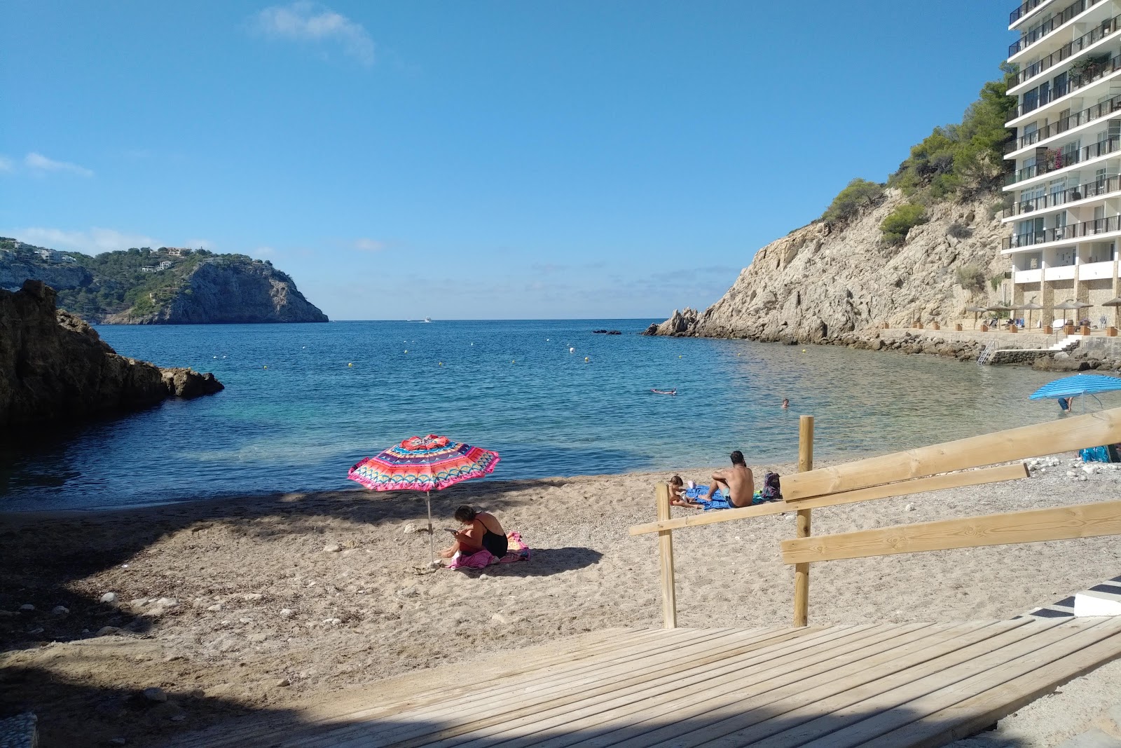 Foto di Cala Fonoll con micro baia