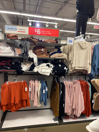 Clothing Store «Old Navy», reviews and photos, 3581 N Freeway Blvd, Sacramento, CA 95834, USA