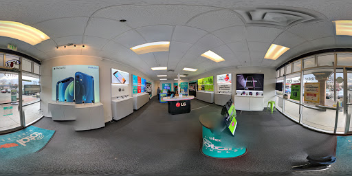 Cell Phone Store «Tracfone Wireless Exclusive Store (Cellphone Repair- iPhone Repair- Screen Repair)», reviews and photos, 10812 SE Oak St b, Portland, OR 97222, USA