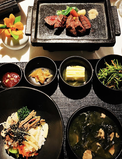 Korean traditional full course meal restaurant