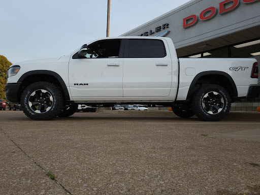 Car Dealer «Kasper Chrysler Dodge Jeep», reviews and photos, 2206 Cleveland Rd W, Sandusky, OH 44870, USA