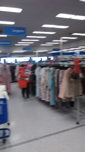 Clothing Store «Ross Dress for Less», reviews and photos, 300 NW Eastman Pkwy, Gresham, OR 97030, USA