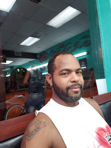 Barber Shop «Kontrol Barber Shop», reviews and photos, 2828 NW 17th Ave, Miami, FL 33142, USA