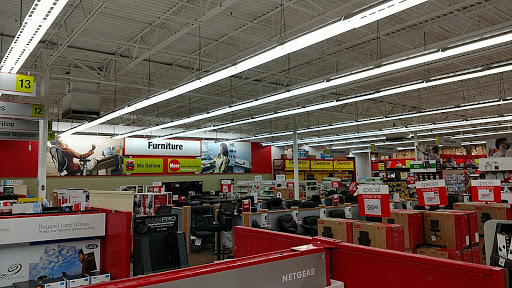 Office Supply Store «Staples», reviews and photos, 4214 W Wendover Ave, Greensboro, NC 27407, USA
