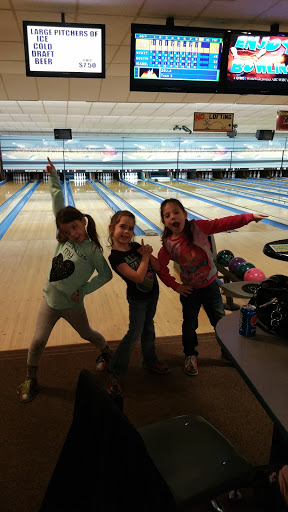 Bowling Alley «Boulevard Lanes», reviews and photos, 818 Emerson Ave, Dover, OH 44622, USA