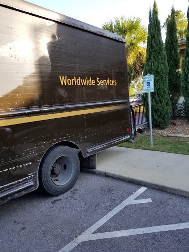 Shipping and Mailing Service «UPS Conroe Customer Center», reviews and photos, 9641 Pozos Ln, Conroe, TX 77303, USA