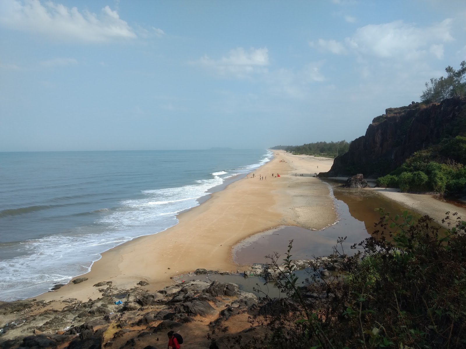 Φωτογραφία του Apsarakonda Beach με μακρά ευθεία ακτή
