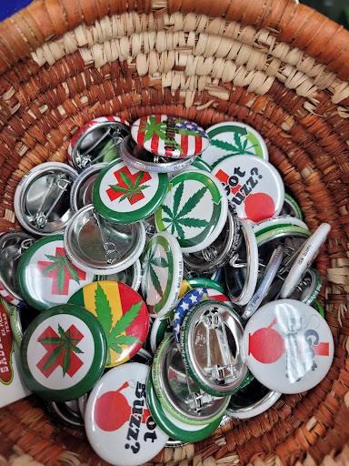 Tobacco Shop «Herb-N-Legend Smoke Shop», reviews and photos, 511 Pacific Ave, Long Beach, WA 98631, USA