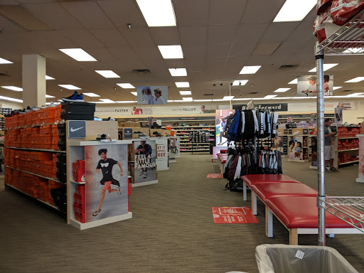 Shoe Store «Famous Footwear», reviews and photos, 33830 S Gratiot Ave, Charter Twp of Clinton, MI 48035, USA