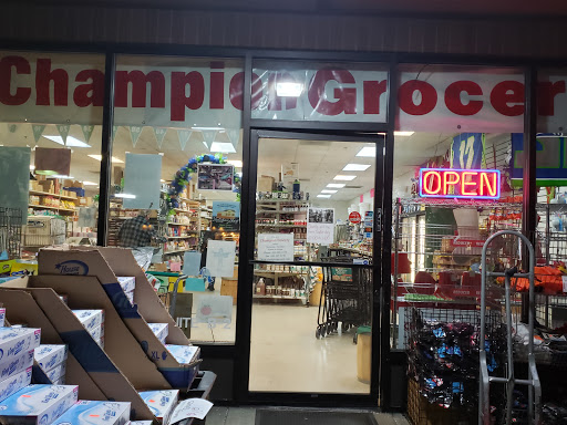 Grocery Store «Champion Grocery», reviews and photos, 1175 NW Gilman Blvd, Issaquah, WA 98027, USA