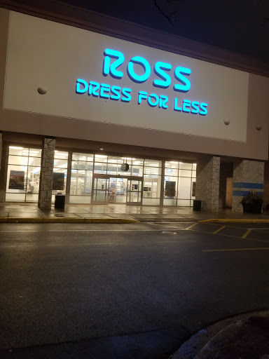 Shopping Mall «Golf Mill Shopping Center», reviews and photos, 239 Golf mill Center, Niles, IL 60714, USA