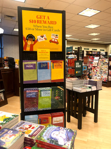 Book Store «Barnes & Noble», reviews and photos, 3216 W Lake St, Minneapolis, MN 55416, USA