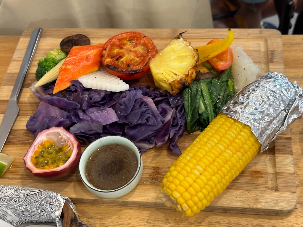 腰果花砧板原食料理 的照片