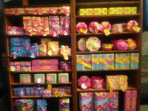 Cosmetics Store «Lush Cosmetics», reviews and photos, 104 Walden Galleria, Buffalo, NY 14225, USA