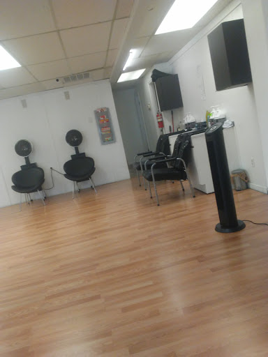 Hair Salon «Blow out Dominican Hair Salon», reviews and photos, 1413 W. O. Ezell Boulevard, Spartanburg, SC 29301, USA