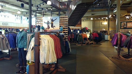 Clothing Store «L.L. Bean», reviews and photos, 340 Legacy Pl, Dedham, MA 02026, USA