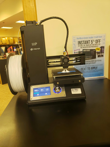 Electronics Store «Micro Center», reviews and photos, 32800 Concord Dr, Madison Heights, MI 48071, USA