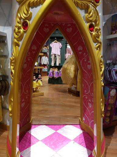 Toy Store «Disney Store», reviews and photos, 500 W Farms Mall, Farmington, CT 06032, USA