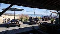 Atmosphère du Bar-restaurant à huîtres La Cabane de l'Aiguillon à La Teste-de-Buch - n°11