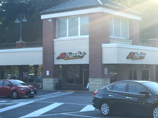 Shopping Mall «Midway Shopping Center», reviews and photos, 1001 Central Park Ave, Scarsdale, NY 10583, USA