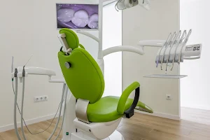 Clinica Dental Dr. Juan Herrera image