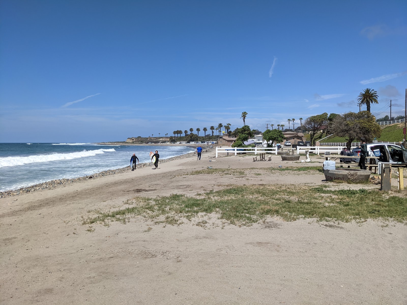 San Onofre beach的照片 带有轻质沙和卵石表面