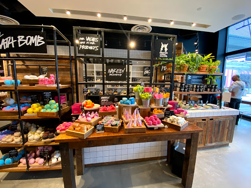 Cosmetics Store «LUSH Fresh Handmade Cosmetics», reviews and photos, 51 Oakbrook Center, Oak Brook, IL 60523, USA