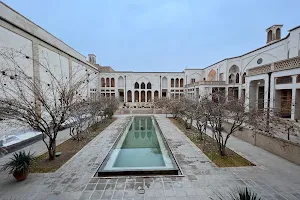 Manouchehri Traditional House And Hotel image