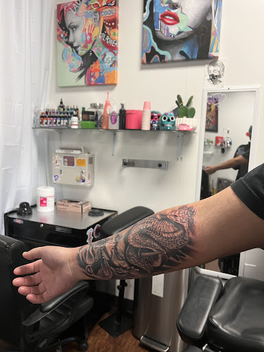 Explore leg tattoo ideas for women, creative tattoo ideas in Atlanta, available at Arte Tattoo