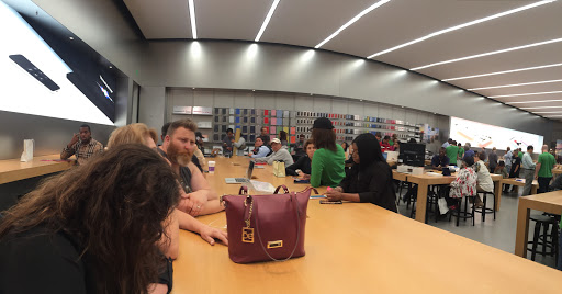 Computer Store «Apple Manhattan Village», reviews and photos, 3200 N Sepulveda Blvd, Manhattan Beach, CA 90266, USA