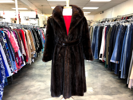 Consignment Shop «SecondHand Savvys», reviews and photos, 210 S Kings Ave, Brandon, FL 33511, USA