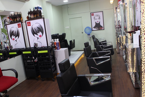 Jawed Habib Hair Studio Unisex Salon, off Veera Desai Road, Andheri West, Mumbai