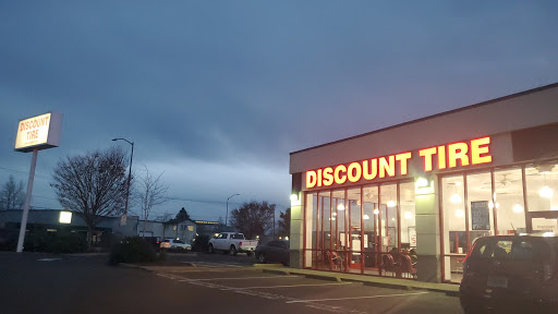 Tire Shop «Discount Tire Store - Eugene, OR», reviews and photos, 4026 W 11th Ave, Eugene, OR 97402, USA