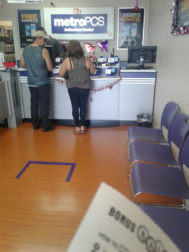 Cell Phone Store «MetroPCS Authorized Dealer», reviews and photos, 124 W Anaheim St, Wilmington, CA 90744, USA