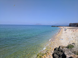 Spiaggia Vergine Maria'in fotoğrafı geniş bir kıyı şeridi ile birlikte