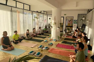 Shakti Shala - Yôga & Meditação image