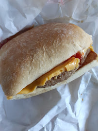 Cheeseburger du Restauration rapide McDonald's Atoll Beaucouzé à Beaucouzé - n°6