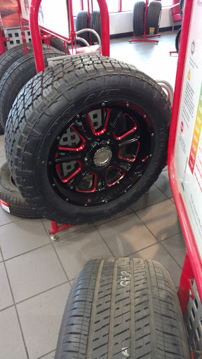 Tire Shop «Discount Tire Store - Center Line, MI», reviews and photos, 26805 Van Dyke, Center Line, MI 48015, USA