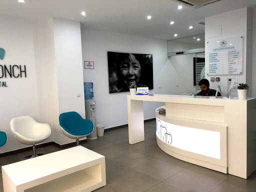 Información y opiniones sobre Clínica dental Campllonch de Cádiz