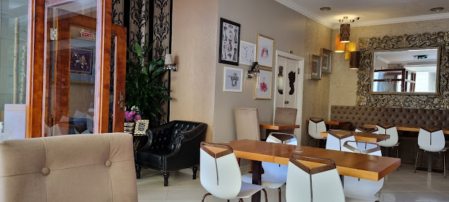 https://www.facebook.com/oalfaiate.restaurante.nazare/